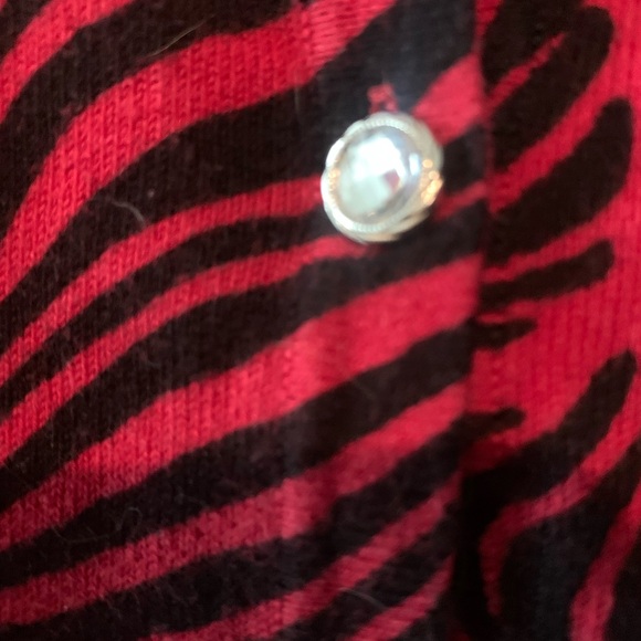 Beautiful cardigan- wear alone or open with a tank - Picture 2 of 4